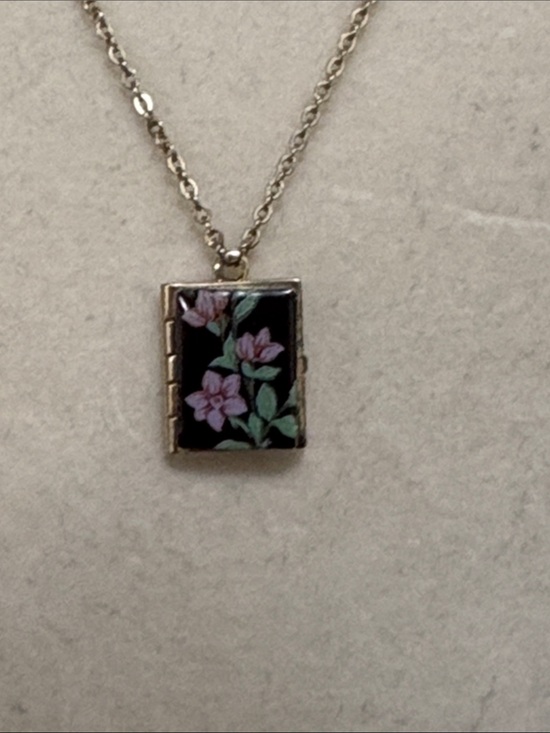 1928 Jewelry - Vintage 1928 Enamel Flower Double Photo Locket